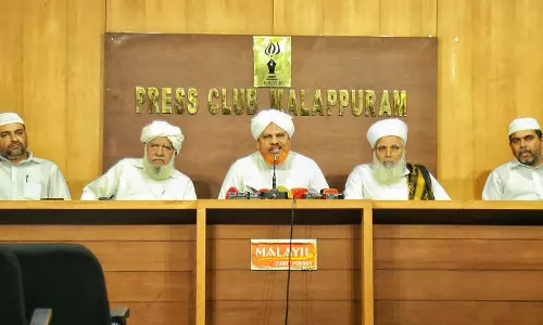 ലീഗിന് വഴങ്ങി സമസ്തയിലെ സിപിഎം അനുകൂല നേതാക്കൾ; സാദിഖലി തങ്ങള്‍ക്കെതിരായ പരാമര്‍ശത്തില്‍ പരസ്യമായി ഖേദപ്രകടനം