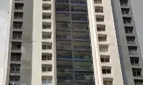 എറണാകുളത്ത് ഫ്ലാറ്റിൽ നിന്ന് വീണ് വിദ്യാർഥി മരിച്ചു എറണാകുളത്ത് ഫ്ലാറ്റിൽ നിന്ന് വീണ് വിദ്യാർഥി മരിച്ചു