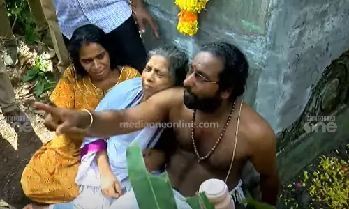 നാളെ ഗോപൻ സ്വാമിയുടെ മഹാസമാധി നടത്തുമെന്ന് കുടുംബം; സ്വാഭാവികമരണമെന്ന് ഉറപ്പിക്കാനായിട്ടില്ലെന്ന് പൊലീസ്