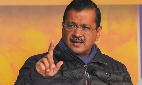 വിദ്യാർഥികൾക്ക് സൗജന്യ ബസ് യാത്രയും മെട്രോ നിരക്കിൽ 50 ശതമാനം ഇളവും; വാഗ്ദാനവുമായി അരവിന്ദ് കെജ്‌രിവാൾ