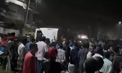 തിരുവനന്തപുരം നെടുമങ്ങാട്ട് ടൂറിസ്റ്റ് ബസ് മറിഞ്ഞ്‌ ഒരു മരണം; നിരവധി പേർക്ക് പരിക്ക്