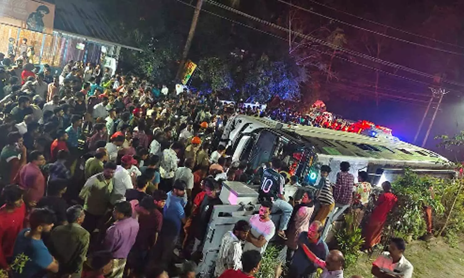 നെടുമങ്ങാട് ബസ് അപകടം: ഡ്രൈവർ അരുൾദാസിന്റെ ലൈസൻസ് സസ്പെൻഡ് ചെയ്തു നെടുമങ്ങാട് ബസ് അപകടം: ഡ്രൈവർ അരുൾദാസിന്റെ ലൈസൻസ് സസ്പെൻഡ് ചെയ്തു