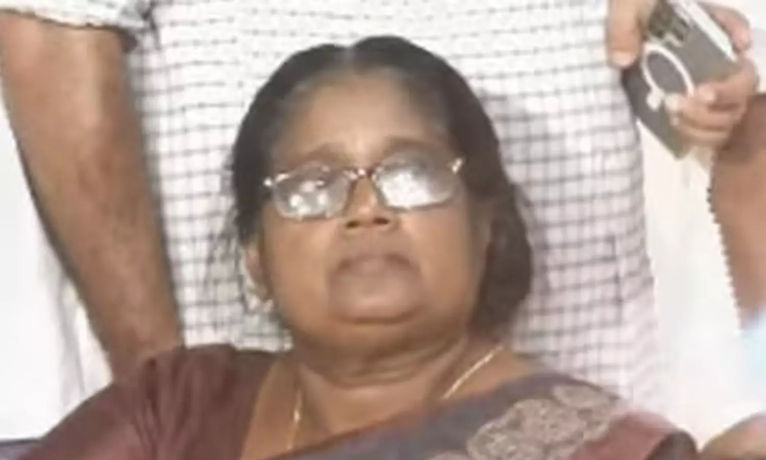 കാലുവെട്ടുമെന്ന് ഭീഷണി, നഗരമധ്യത്തിൽ വസ്ത്രാക്ഷേപം നടത്തി; സിപിഎമ്മിനെതിരെ കലാരാജു