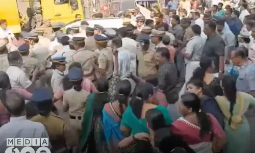 കൂറുമാറിയ എൽഡിഎഫ് കൗൺസിലറെ കടത്തിക്കൊണ്ടുപോയി; അവിശ്വാസ പ്രമേയത്തിനു തൊട്ടുമുന്‍പ് കൂത്താട്ടുകുളം നഗരസഭയിൽ നാടകീയരംഗങ്ങള്‍