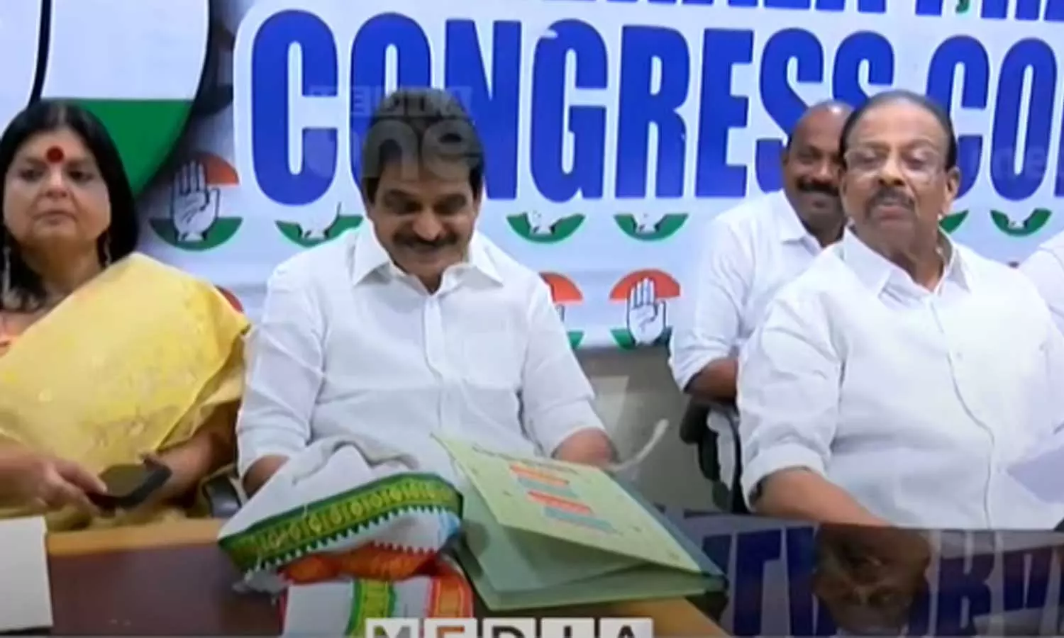 ഐക്യം വേണം; മുന്നറിയിപ്പുമായി കെപിസിസി രാഷ്ട്രീയ കാര്യസമിതി ഐക്യം വേണം; മുന്നറിയിപ്പുമായി കെപിസിസി രാഷ്ട്രീയ കാര്യസമിതി