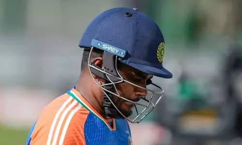 ചാമ്പ്യൻസ് ട്രോഫി ടീമിൽ സഞ്ജുവിനെ തഴഞ്ഞ സംഭവം; വിവാദങ്ങൾ ചൂടുപിടിക്കുന്നു