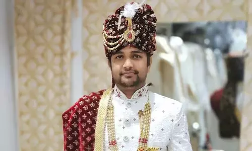 വിവാഹം ക്ഷണിക്കാനിറങ്ങി; കാറിനു തീപിടിച്ച് പ്രതിശ്രുതവരന് ദാരുണാന്ത്യം വിവാഹം ക്ഷണിക്കാനിറങ്ങി; കാറിനു തീപിടിച്ച് പ്രതിശ്രുതവരന് ദാരുണാന്ത്യം