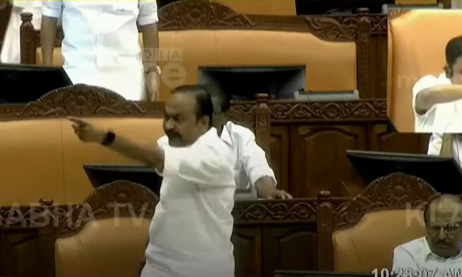 എന്ത് തെമ്മാടിത്തരം ആണിത്; സഭയിൽ ക്ഷുഭിതനായി പ്രതിപക്ഷ നേതാവ്, സ്പീക്കർക്കും വിമർശനം