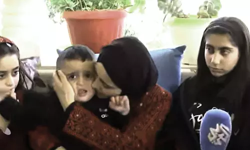 നൊന്തുപെറ്റ മകൻ ഒഴിഞ്ഞുമാറുന്നു; വേദന പങ്കുവെച്ച് ഇസ്രായേൽ തടങ്കലിൽ നിന്ന് മോചിതയായ ഫലസ്തീനി വനിത നൊന്തുപെറ്റ മകൻ ഒഴിഞ്ഞുമാറുന്നു; വേദന പങ്കുവെച്ച് ഇസ്രായേൽ തടങ്കലിൽ നിന്ന് മോചിതയായ ഫലസ്തീനി വനിത