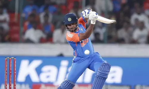 Sanju smashes Powerplay; 22 runs off Gus Atkinsons over - Video