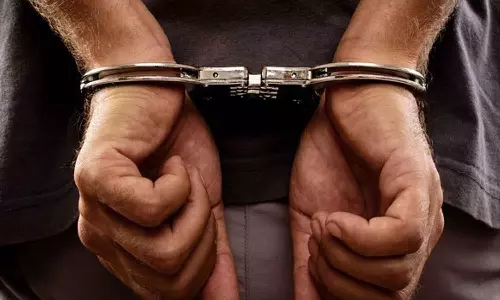 കൊച്ചിയിൽ കൈക്കൂലി വാങ്ങുന്നതിനിടെ പൊലീസ് ഉദ്യോഗസ്ഥൻ പിടിയിൽ