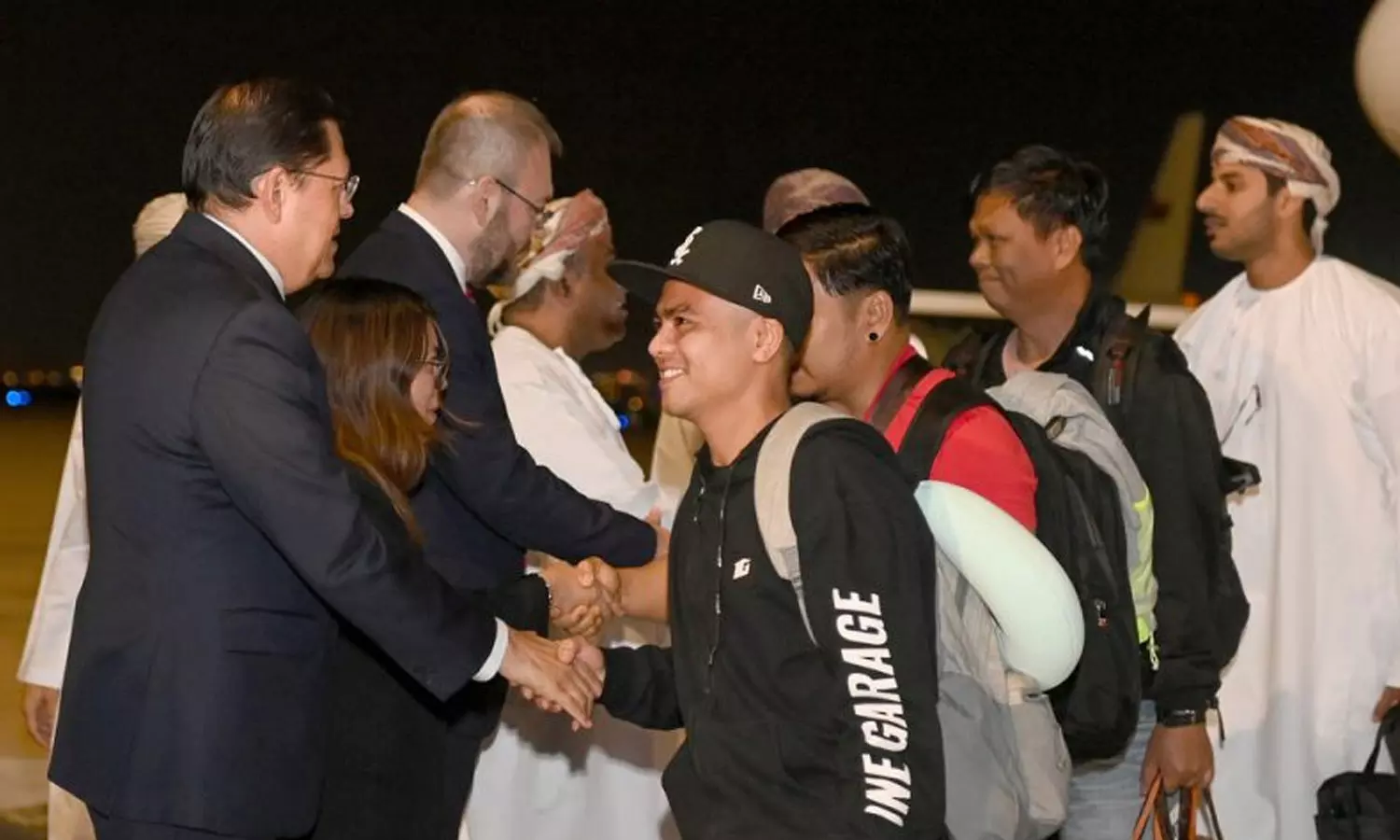 ഒമാന്റെ മധ്യസ്ഥത വിജയം കണ്ടു: ഹൂത്തികൾ തടവിലാക്കിയ ഗാലക്സി ലീഡർ കപ്പൽ ജീവനക്കാർ മോചിതരായി ഒമാന്റെ മധ്യസ്ഥത വിജയം കണ്ടു: ഹൂത്തികൾ തടവിലാക്കിയ ഗാലക്സി ലീഡർ കപ്പൽ ജീവനക്കാർ മോചിതരായി