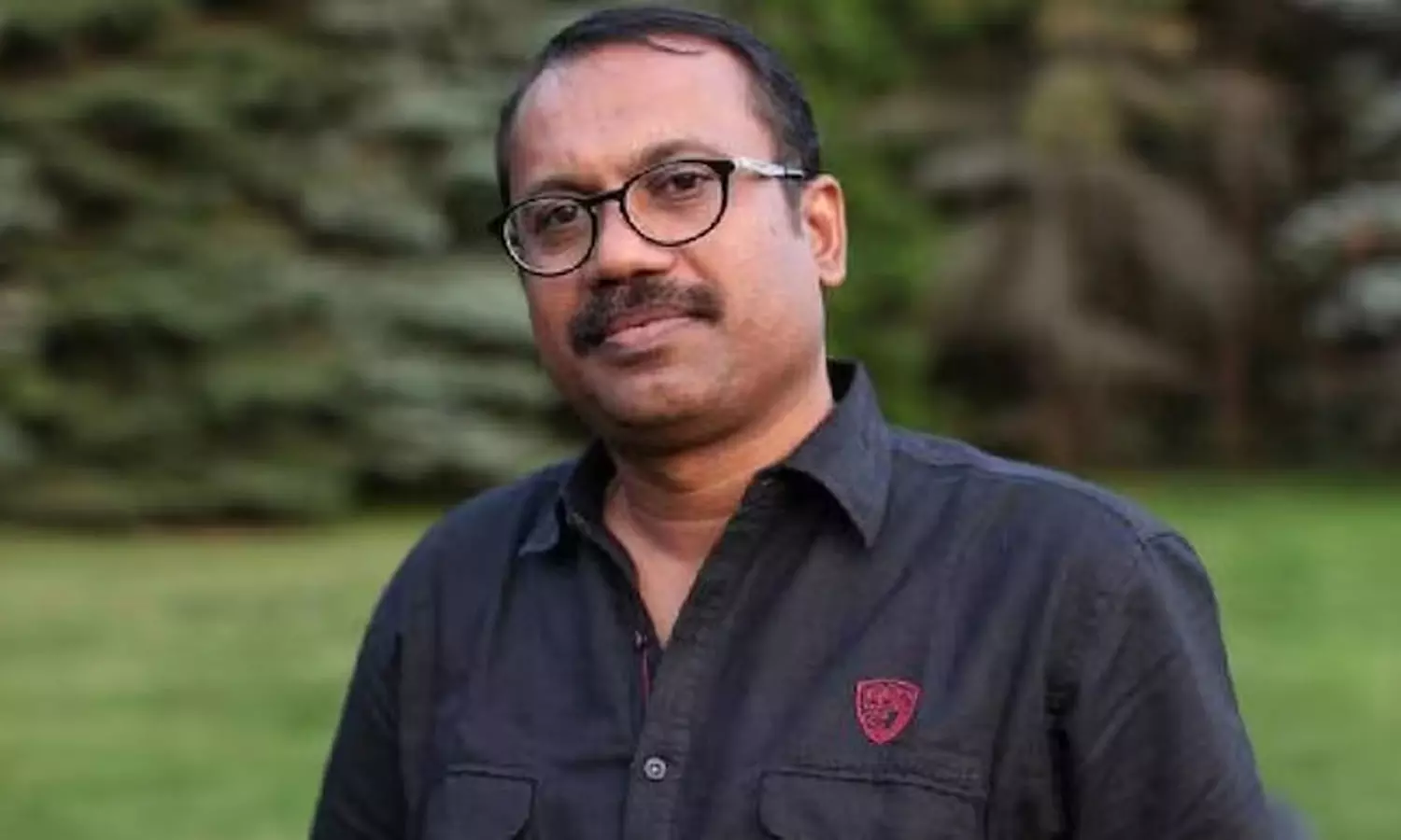 ചിരിയുടെ മാലപ്പടക്കങ്ങൾ തീർത്ത പ്രിയ സംവിധായകന് വിട; ഷാഫിയുടെ മൃതദേഹം കറുകപ്പള്ളി ജുമാ മസ്ജിദിൽ ഖബറടക്കി ചിരിയുടെ മാലപ്പടക്കങ്ങൾ തീർത്ത പ്രിയ സംവിധായകന് വിട; ഷാഫിയുടെ മൃതദേഹം കറുകപ്പള്ളി ജുമാ മസ്ജിദിൽ ഖബറടക്കി