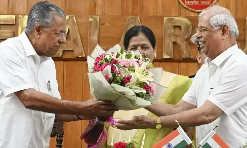 ‘കേരളത്തിന്റെ വികസനത്തെക്കുറിച്ച് ചിന്തയുള്ളയാൾ’; മുഖ്യമന്ത്രിയെ പുകഴ്ത്തി ഗവർണർ