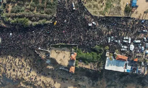 Israeli forces have opened fire on Palestinians trying to return northern Gaza