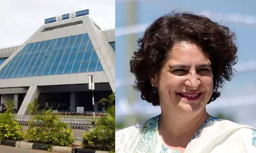 കരിപ്പൂരിലെ ഹജ്ജ് യാത്രാ നിരക്ക് കുറക്കണം, അല്ലെങ്കില്‍ എംബാർക്കേഷൻ പോയിന്റ് മാറ്റാൻ അനുവദിക്കണം; കേന്ദ്ര ന്യൂനപക്ഷ മന്ത്രിക്ക് കത്തയച്ച് പ്രിയങ്കാ ഗാന്ധി