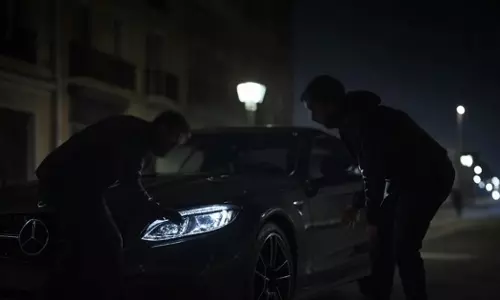 Three expatriates arrested in Kuwait for renting and selling luxury cars