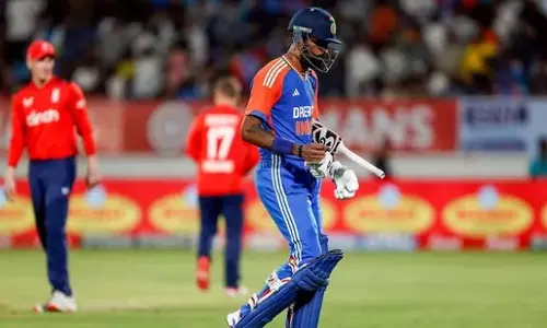 ജുറേൽ ബാറ്ററാണെന്ന കാര്യം മറക്കണ്ട; ഹര്‍ദികിന് ആരാധകരുടെ പൊങ്കാല