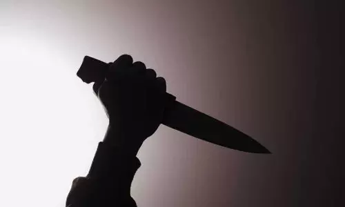 സ്കൂൾ ബസിനുള്ളിൽ കത്തിക്കുത്ത്; പ്ലസ് വൺ വിദ്യാർത്ഥി ഒമ്പതാം ക്ലാസുകാരനെ കുത്തിപ്പരിക്കേൽപ്പിച്ചു