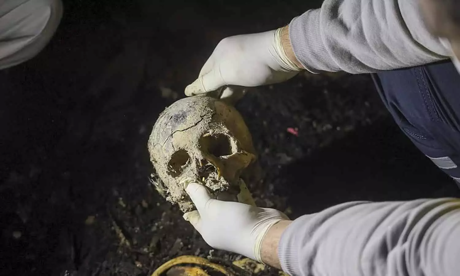 കല്ലറ തുറന്ന് തലയോട്ടി മോഷണം; ബിഹാറിൽ രണ്ട് പേർ പിടിയിൽ