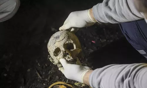 കല്ലറ തുറന്ന് തലയോട്ടി മോഷണം; ബിഹാറിൽ രണ്ട് പേർ പിടിയിൽ