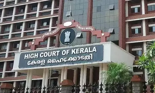 കൂത്താട്ടുകുളം സംഭവത്തിൽ ജനാധിപത്യ മര്യാദകൾ ഓർമിപ്പിച്ച് ഹൈക്കോടതി