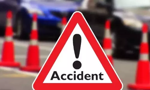 Tragic end for a passenger who stuck his hand out of the bus