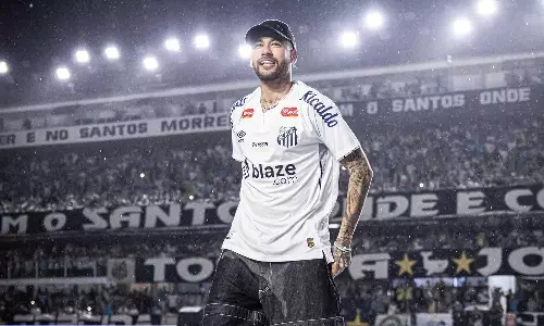 Neymar Returns To Brazilian Club Santos