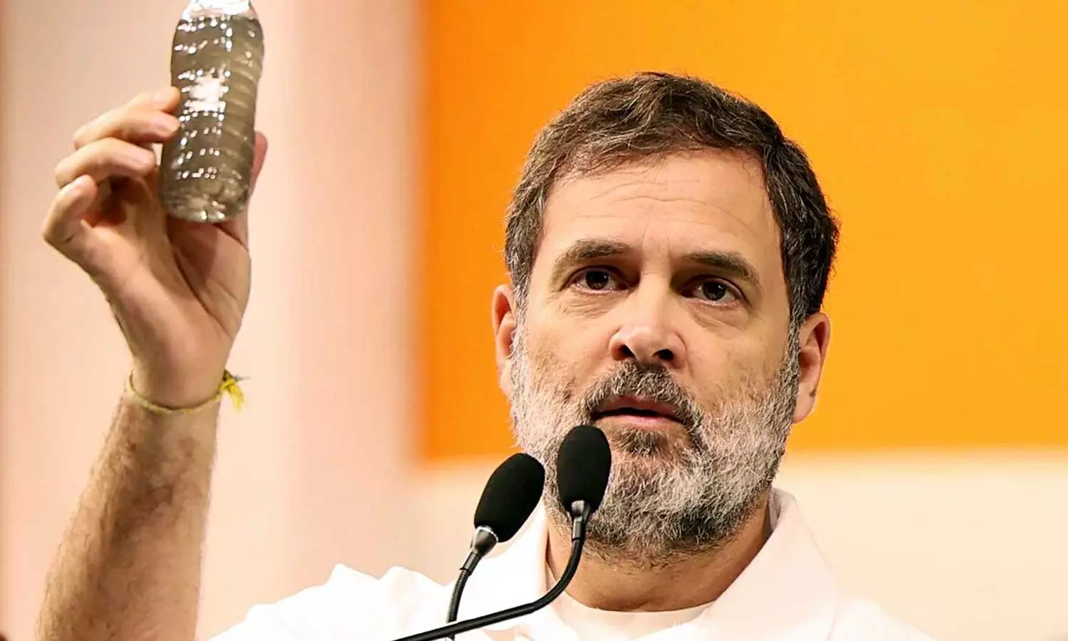 ‘യമുനയിലെ വെള്ളം കുടിച്ച് കാണിക്കു, നമുക്ക് ആശുപത്രിയിൽ കാണാം’ കെജ്‌രിവാളിനോട് രാഹുൽ ഗാന്ധി