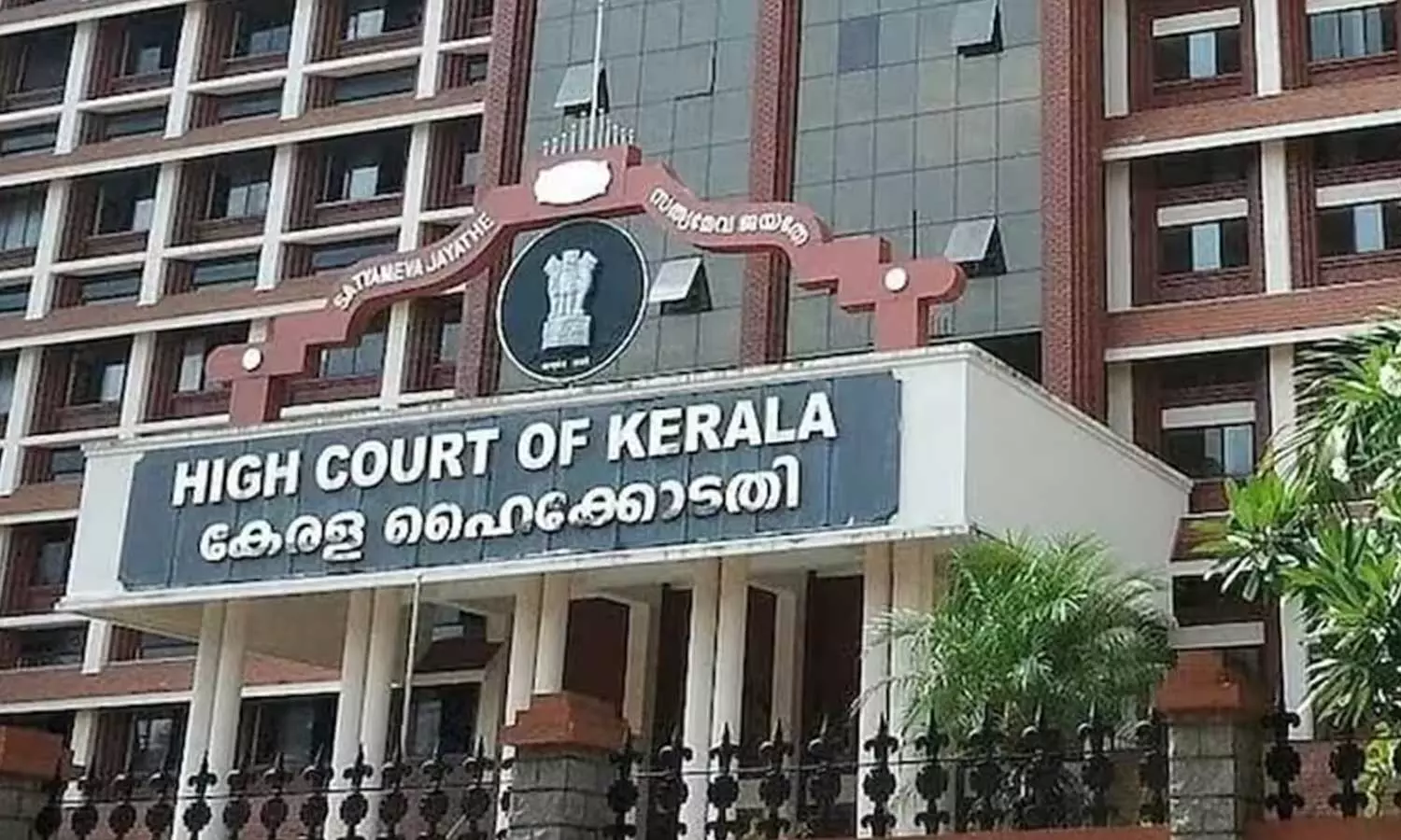 കൊച്ചി വൈറ്റിലയിലെ സൈനിക ഫ്ലാറ്റ് ടവറുകൾ പൊളിച്ച് പുതിയത് നിർമിക്കണമെന്ന് ഹൈക്കോടതി