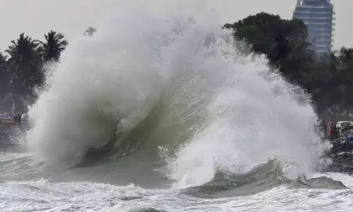 കള്ളക്കടൽ പ്രതിഭാസത്തെത്തുടർന്ന് നാല് ജില്ലകളിൽ ജാഗ്രത നിർദേശം