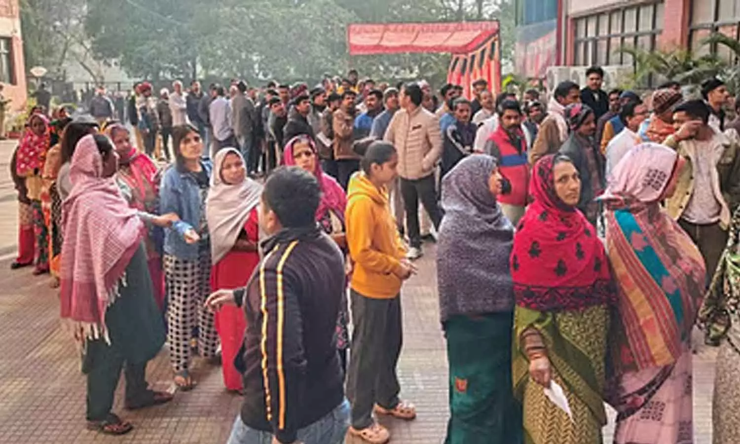 ഡൽഹിയിൽ വോട്ടെടുപ്പ് പുരോഗമിക്കുന്നു; 11 മണി വരെ രേഖപ്പെടുത്തിയത് 19.95 ശതമാനം പോളിങ്