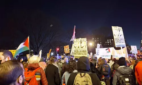 ‘ഫലസ്തീൻ വിൽപ്പനക്കുള്ളതല്ല, ട്രംപിന്റെത് ഭ്രാന്തൻ നിലപാട്’; വൈറ്റ് ഹൗസിന് മുന്നിൽ വൻ പ്രതിഷേധം