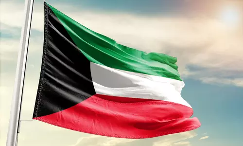 കുവൈത്തിൽ പ്രവാസികൾക്ക് സർക്കാർ മേഖലയിൽ നിന്ന് സ്വകാര്യ മേഖലയിലേക്ക് നിബന്ധനകളില്ലാതെ ഇനി താമസാനുമതി മാറ്റാം കുവൈത്തിൽ പ്രവാസികൾക്ക് സർക്കാർ മേഖലയിൽ നിന്ന് സ്വകാര്യ മേഖലയിലേക്ക് നിബന്ധനകളില്ലാതെ ഇനി താമസാനുമതി മാറ്റാം