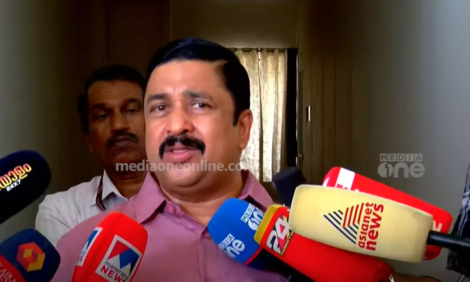 എന്നെയും പറ്റിച്ചു, ഓഫർ തട്ടിപ്പിൽ പണം പോയവർക്ക് തിരിച്ചുകിട്ടുന്നത് വരെ കൂടെയുണ്ടാകും: നജീബ് കാന്തപുരം എംഎൽഎ എന്നെയും പറ്റിച്ചു, ഓഫർ തട്ടിപ്പിൽ പണം പോയവർക്ക് തിരിച്ചുകിട്ടുന്നത് വരെ കൂടെയുണ്ടാകും: നജീബ് കാന്തപുരം എംഎൽഎ