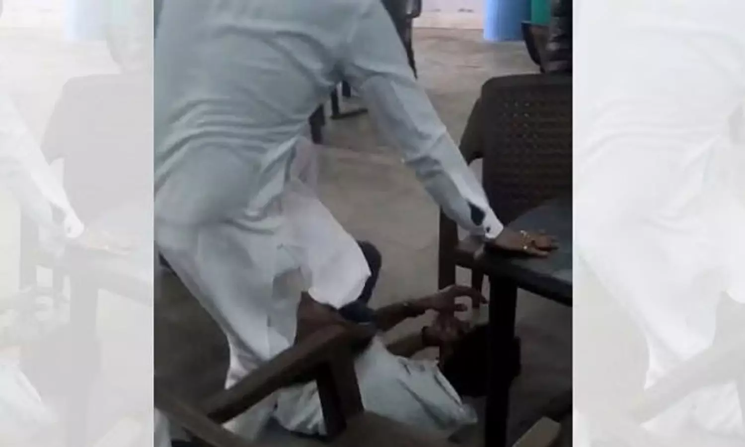 മിശ്ര വിവാഹം: ഭോപ്പാലിൽ യുവാവിന് കോടതിയിൽ വെച്ച് വിഎച്ച്പി പ്രവർത്തകരുടെ മർദനം മിശ്ര വിവാഹം: ഭോപ്പാലിൽ യുവാവിന് കോടതിയിൽ വെച്ച് വിഎച്ച്പി പ്രവർത്തകരുടെ മർദനം