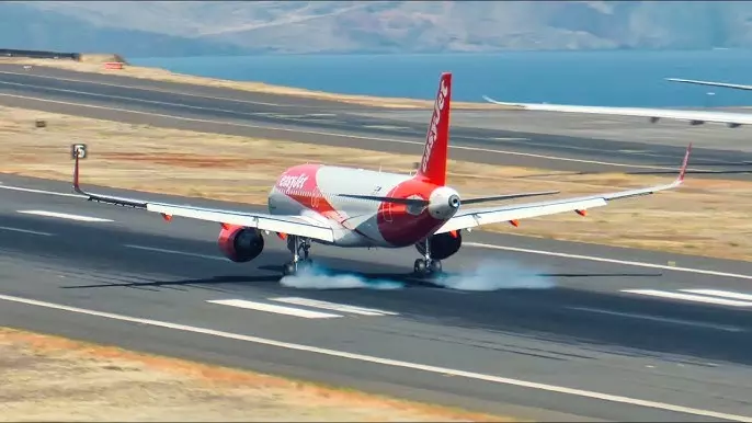 കോക്ക്പിറ്റിൽ പൈലറ്റിന് ദേഹാസ്വാസ്ഥ്യം; വിമാനം സുരക്ഷിതമായി ലാന്റ് ചെയ്ത് രണ്ടാം പൈലറ്റ്