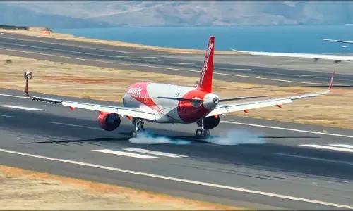 കോക്ക്പിറ്റിൽ പൈലറ്റിന് ദേഹാസ്വാസ്ഥ്യം; വിമാനം സുരക്ഷിതമായി ലാന്റ് ചെയ്ത് രണ്ടാം പൈലറ്റ്