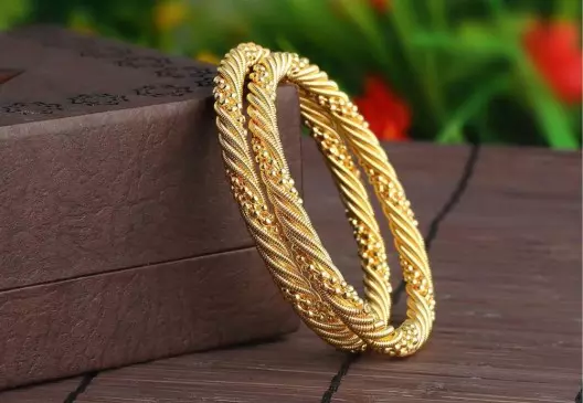 Gold bangle
