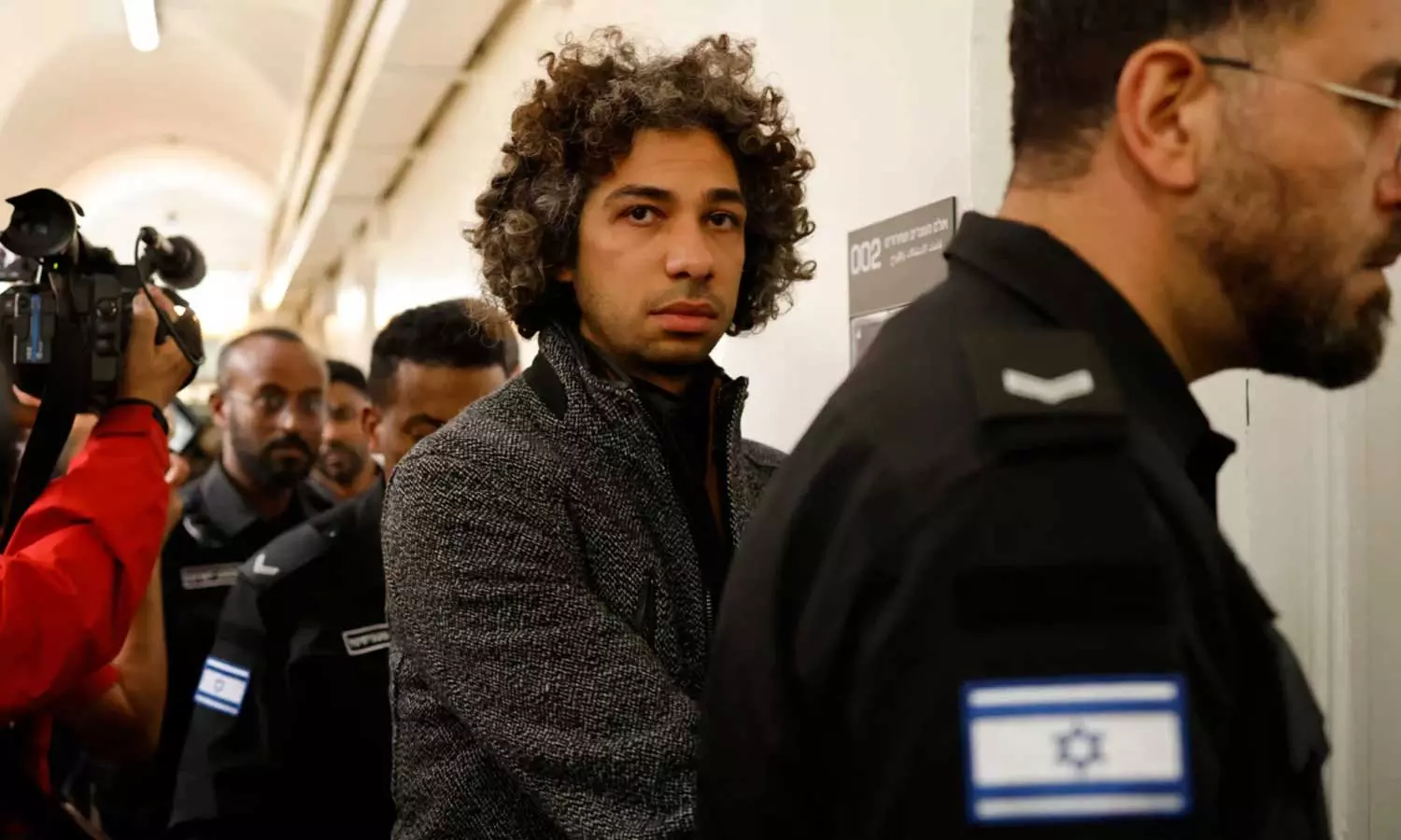 കിഴക്കൻ ജറുസലേമിൽ ഫലസ്തീൻ പുസ്തകശാലകൾ അടച്ച് പൂട്ടി ഇസ്രായേൽ; ഉടമകളെ കസ്റ്റഡിയിൽ എടുത്തു, വ്യാപക വിമർശനം കിഴക്കൻ ജറുസലേമിൽ ഫലസ്തീൻ പുസ്തകശാലകൾ അടച്ച് പൂട്ടി ഇസ്രായേൽ; ഉടമകളെ കസ്റ്റഡിയിൽ എടുത്തു, വ്യാപക വിമർശനം