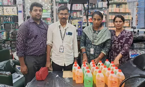 പെര്‍ഫ്യൂമില്‍ ഗുരുതര പ്രശ്‌നമുണ്ടാക്കുന്ന മീഥൈല്‍ ആല്‍ക്കഹോള്‍; മായം ചേര്‍ത്ത സൗന്ദര്യ വര്‍ധക വസ്തുക്കള്‍ പിടികൂടി