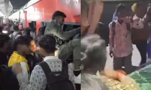 കുംഭമേളക്കുള്ള ട്രെയിനിൽ കയറാനാകുന്നില്ല; എസി കോച്ചിന്‍റെ ​ചില്ല്​ തകർത്ത്​​ ഭക്​തർ