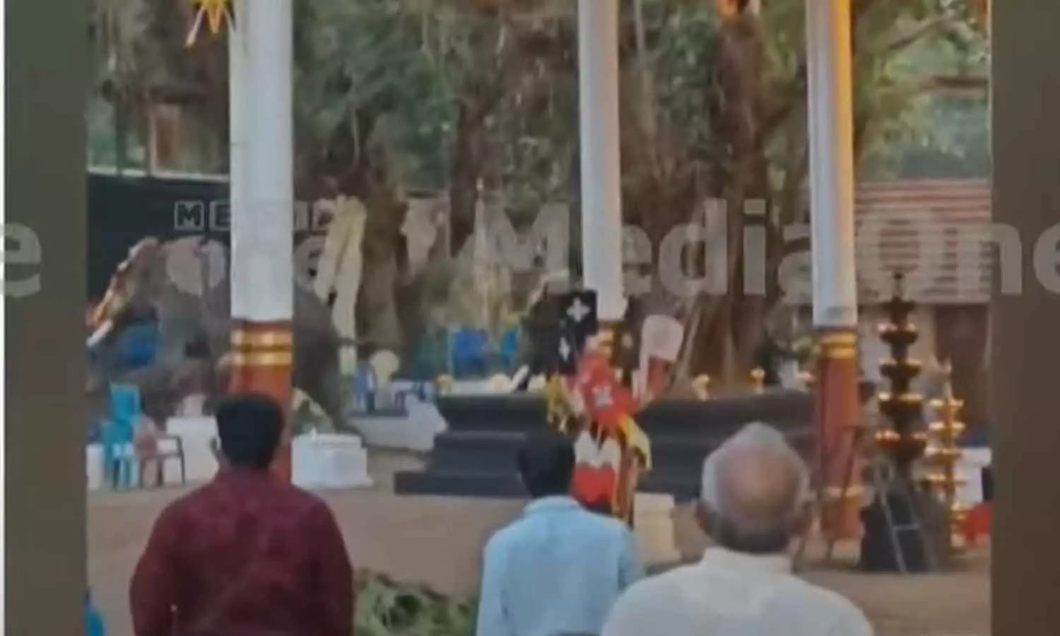 കൊയിലാണ്ടിയിൽ ക്ഷേത്രോത്സവത്തിനിടെ ആനകൾ ഇടഞ്ഞു; മൂന്ന് മരണം, മുപ്പതിലധികം പേർക്ക് പരിക്കേറ്റു കൊയിലാണ്ടിയിൽ ക്ഷേത്രോത്സവത്തിനിടെ ആനകൾ ഇടഞ്ഞു; മൂന്ന് മരണം, മുപ്പതിലധികം പേർക്ക് പരിക്കേറ്റു