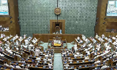 വഖഫ് ജെ.പി.സി റിപ്പോർട്ട് ലോക്സഭയിൽ; പ്രതിപക്ഷ ബഹളത്തെ തുടർന്ന് സഭ ഇന്നത്തേക്ക് പിരിഞ്ഞു