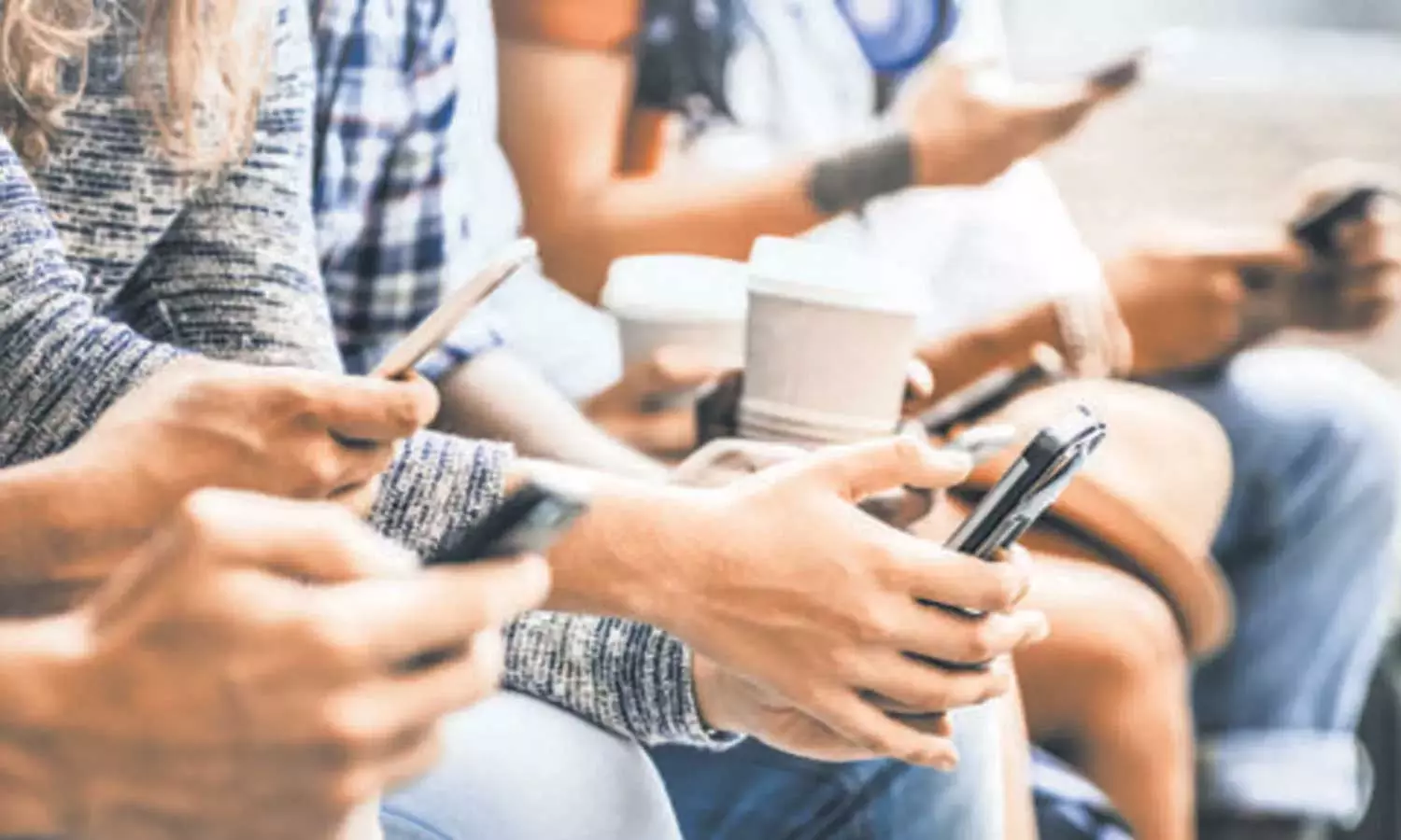 വിദ്യാർത്ഥിനികളുടെയും അധ്യാപികമാരുടെയും ചിത്രം മോർഫ് ചെയ്ത് പ്രചരിപ്പിച്ചു; വിദ്യാർത്ഥികൾക്ക് എതിരെ കേസ്