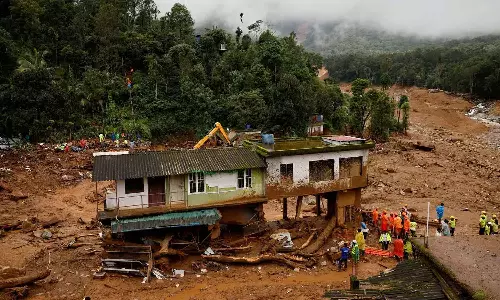 ഉരുൾ ദുരന്തത്തിൽ തകർന്ന വൈദ്യുതി ബന്ധം പുനസ്ഥാപിച്ചില്ല; ആറ് മാസമായി ഇരുട്ടിൽ മുണ്ടക്കൈ നിവാസികൾ
