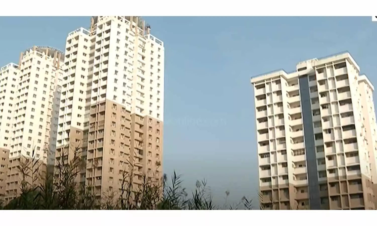 വൈറ്റില ചന്ദർകുഞ്ജ് ആർമി ഫ്‌ളാറ്റിൽ ഹൈക്കോടതി നിയമിച്ച സമിതി ഇന്ന് സന്ദർശനം നടത്തും