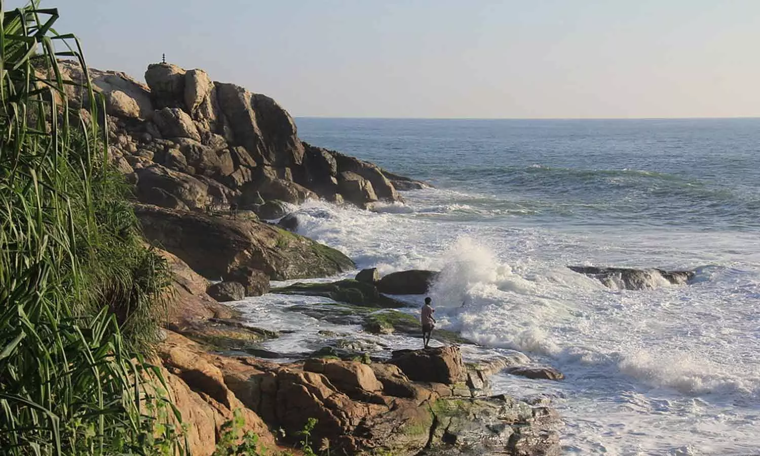 തിരുവനന്തപുരത്ത് വിദേശ വനിത കടലിൽ മുങ്ങി മരിച്ചു തിരുവനന്തപുരത്ത് വിദേശ വനിത കടലിൽ മുങ്ങി മരിച്ചു