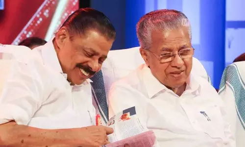 വ്യവസായ സൗഹൃദ ലേഖനം: ശശി തരൂരിനെ പിന്തുണച്ച് സിപിഎം വ്യവസായ സൗഹൃദ ലേഖനം: ശശി തരൂരിനെ പിന്തുണച്ച് സിപിഎം