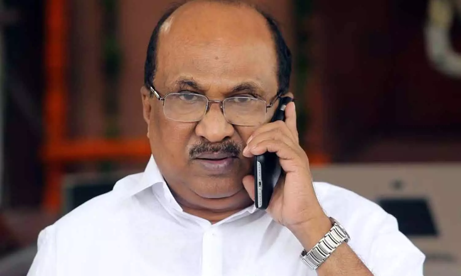 ശശി തരൂരിന്റെ ലേഖനത്തെ അഭിനന്ദിച്ച് കെ വി തോമസ്